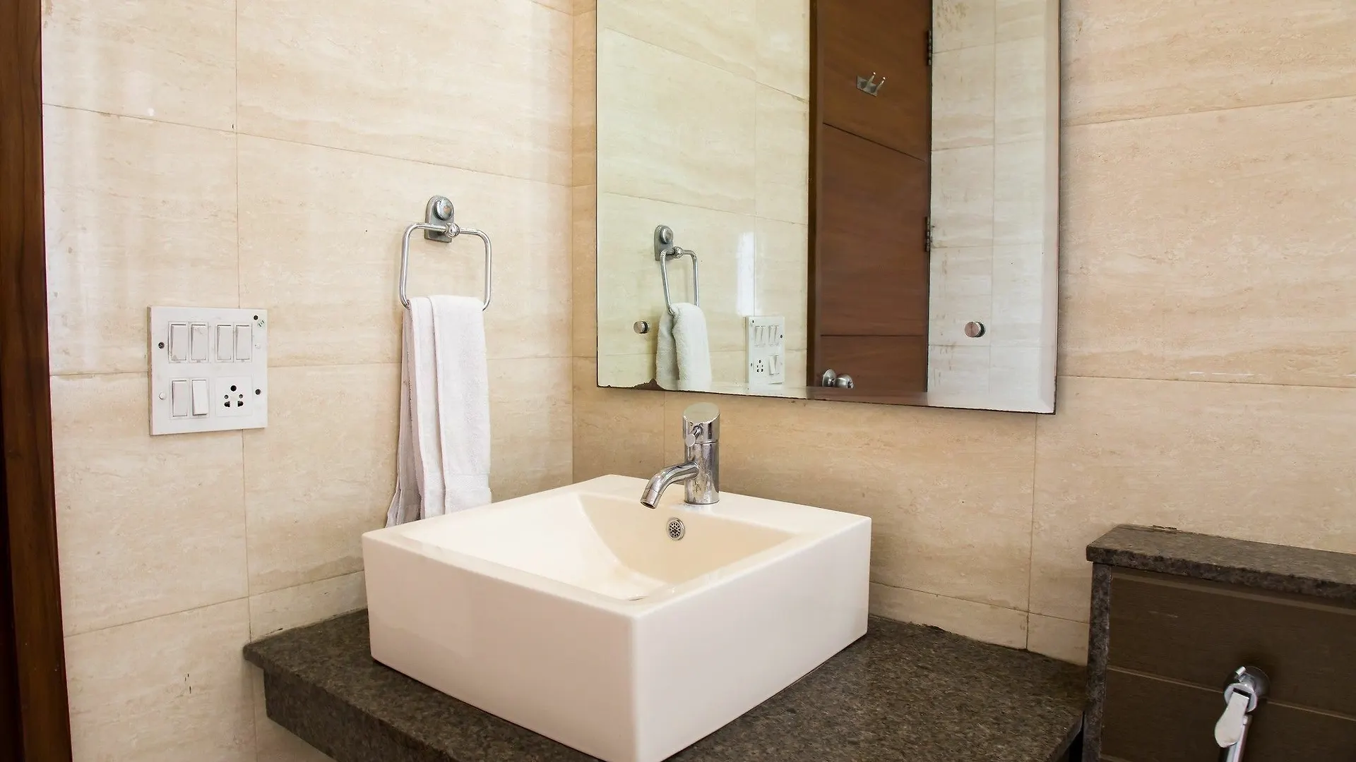 Fabhotel The Residency Dlf Galleria Gurgaon Hotel